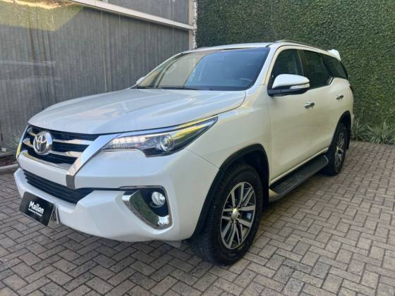 TOYOTA HILUX SW4 2.8 SRX 4X4 7 LUGARES 16V TURBO INTERCOOLER DIESEL 4P AUTOMÁTICO